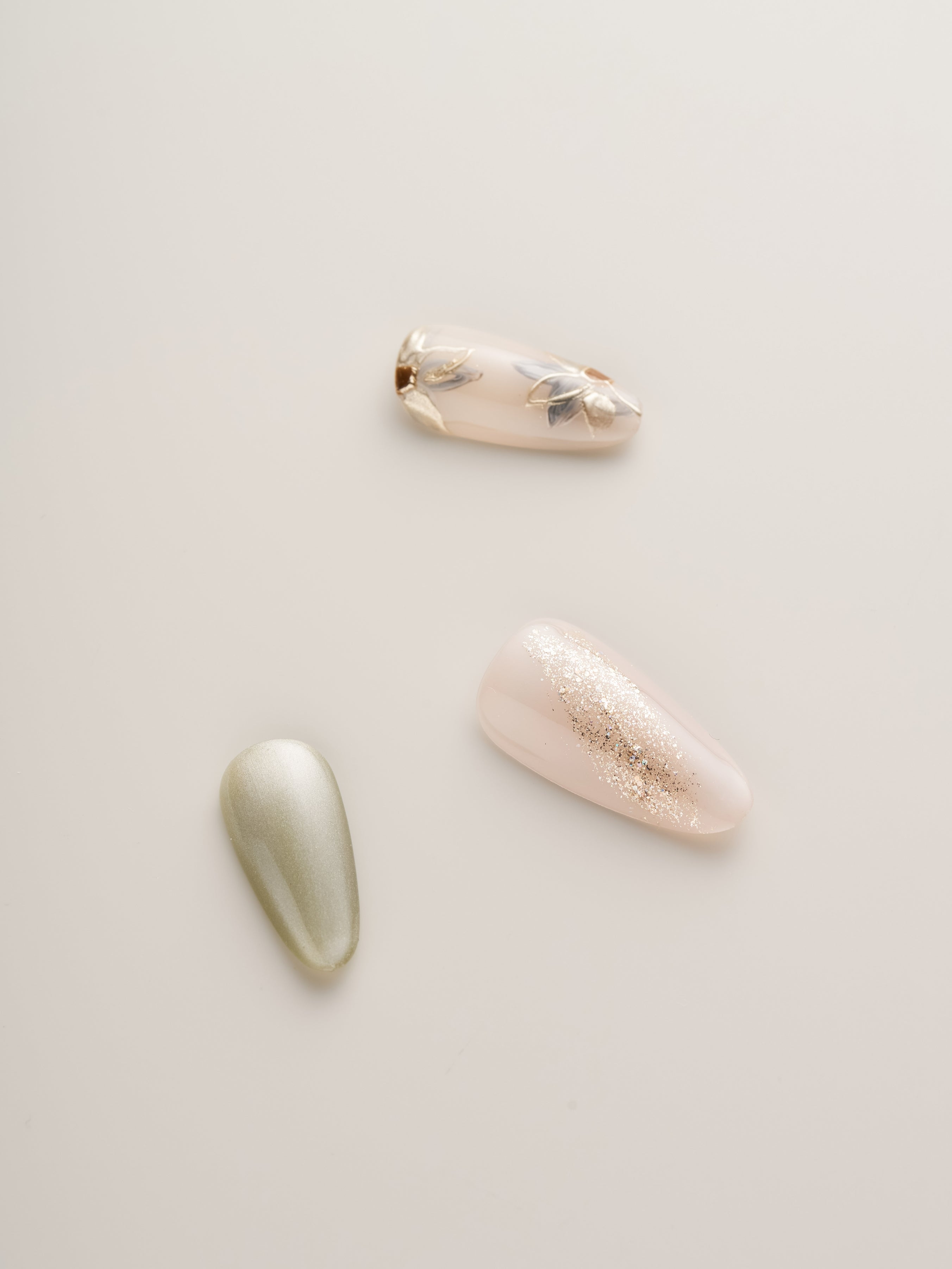 Golden Bloom – Nailè Ready-to-Wear Press-On Nails displaying a close-up view of exquisite floral nail art and striking gold embellishments.