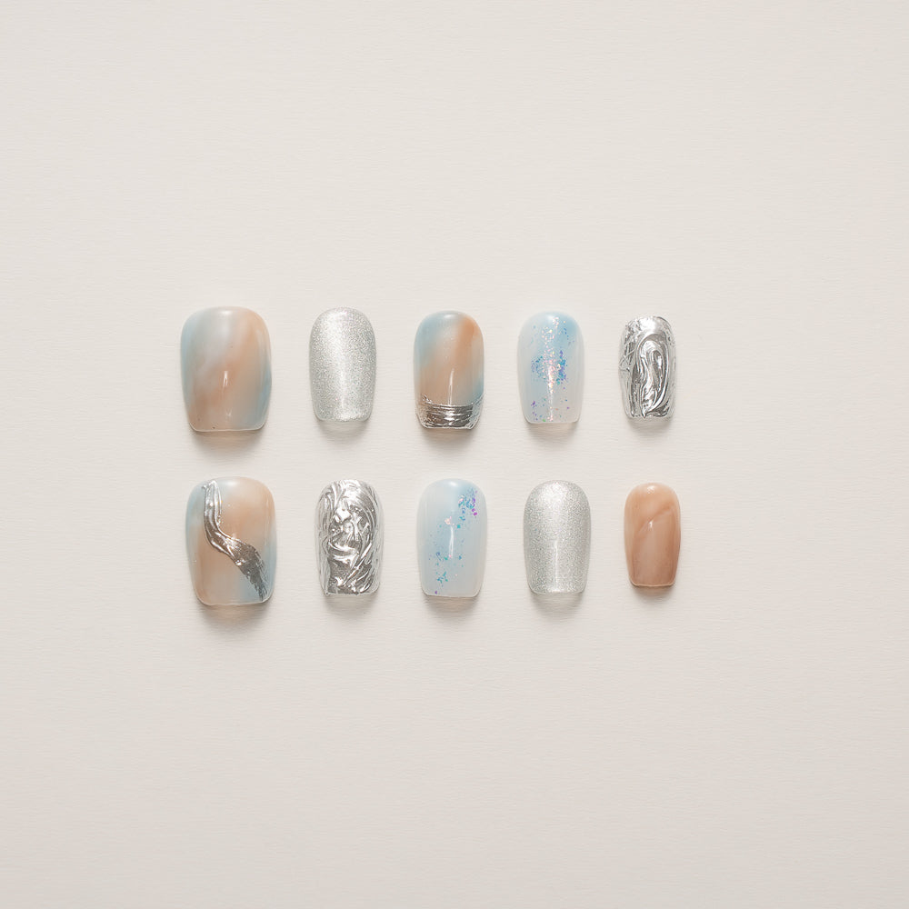 Coastal Elegance: Sculpted Chrome Press-On Nails in Sand & Silver Hues for Beach-Inspired Glamour