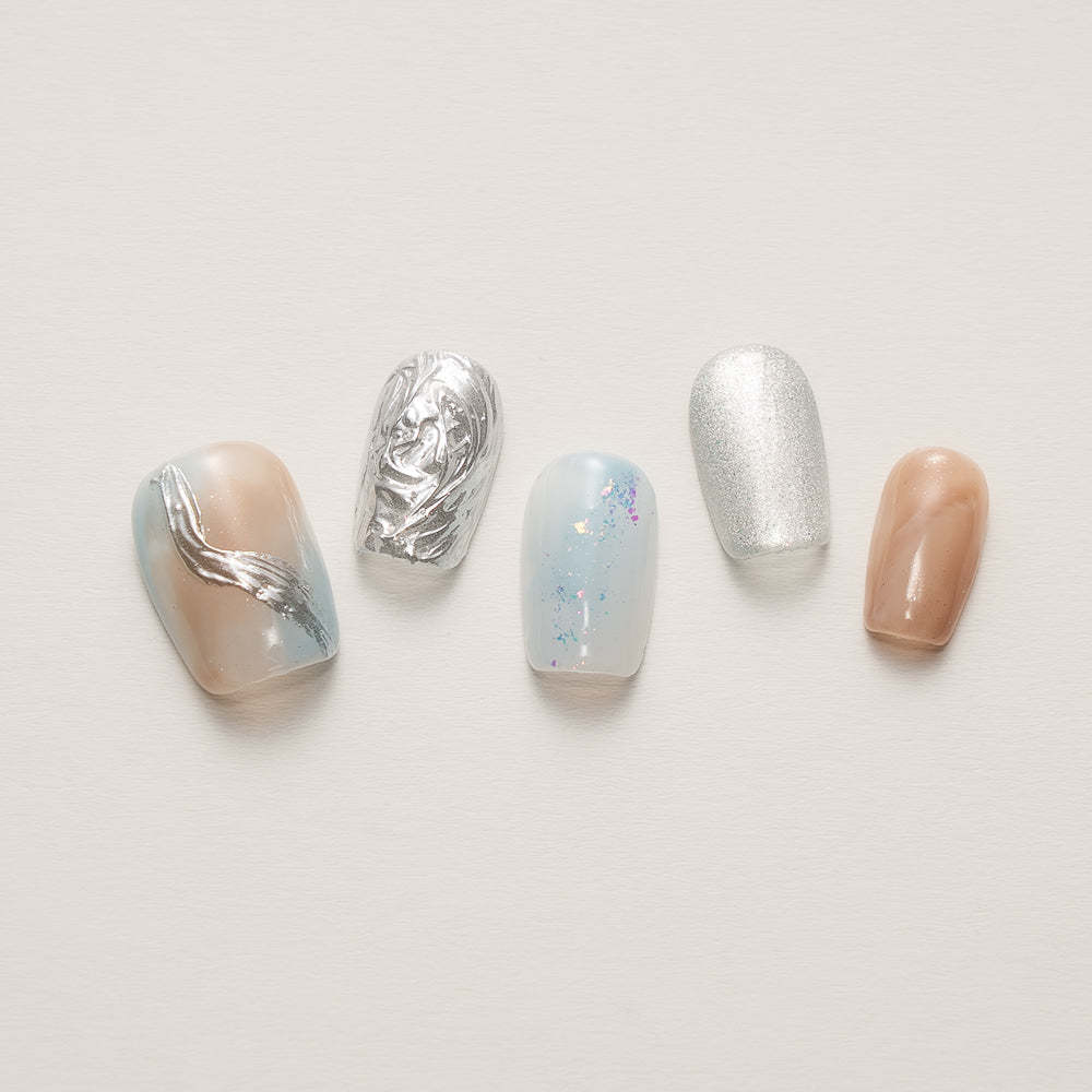 Coastal Elegance: Sculpted Chrome Press-On Nails in Sand & Silver Hues for Beach-Inspired Glamour